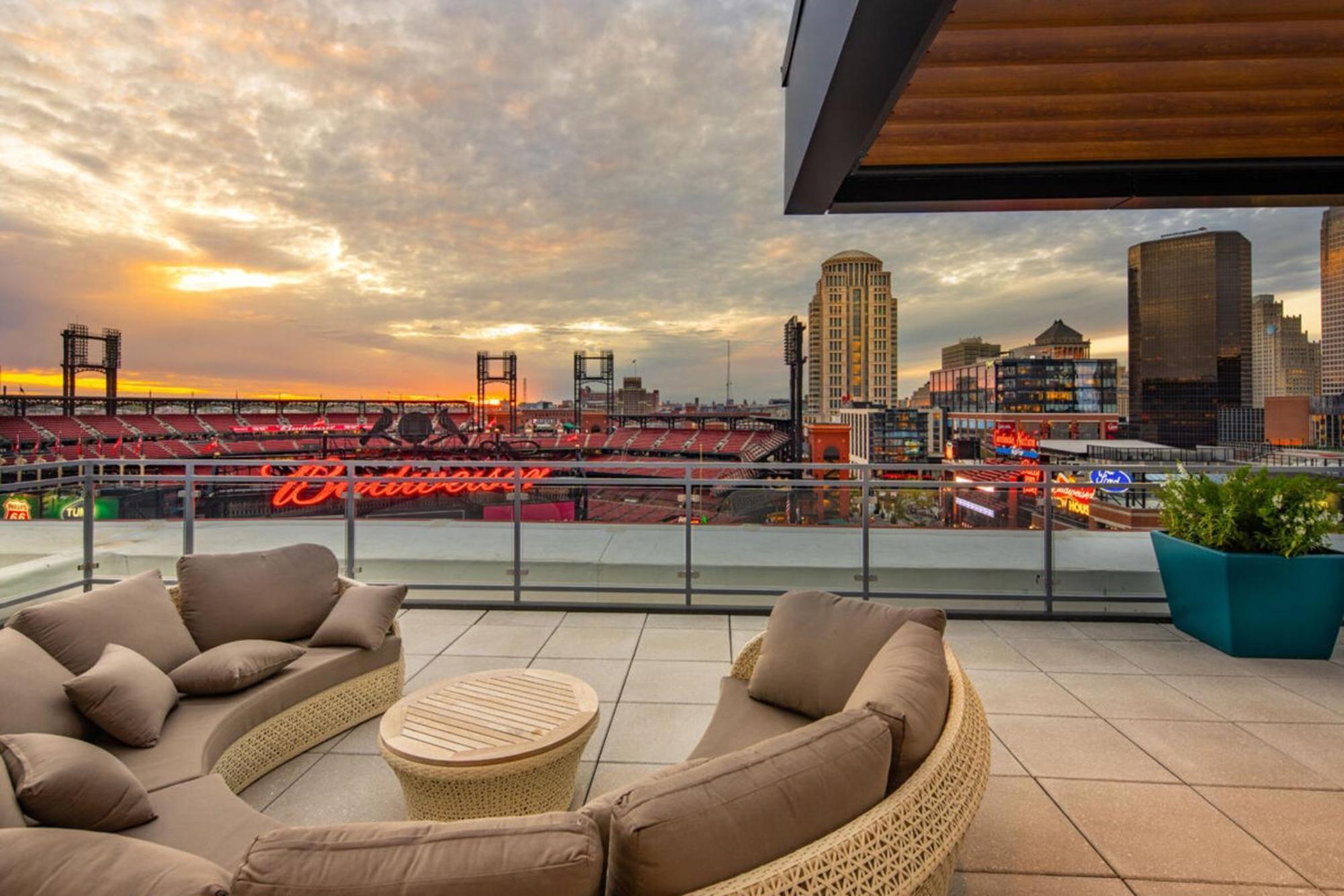 St Louis Cardinals Apartments By Barsala Сент-Луис Экстерьер фото